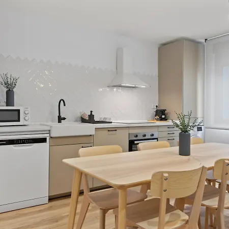 Gogh, Confort Y Diseno En El Centro De Daire