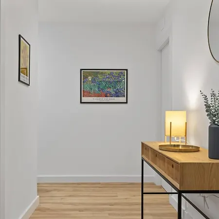 Gogh, Confort Y Diseno En El Centro De *
